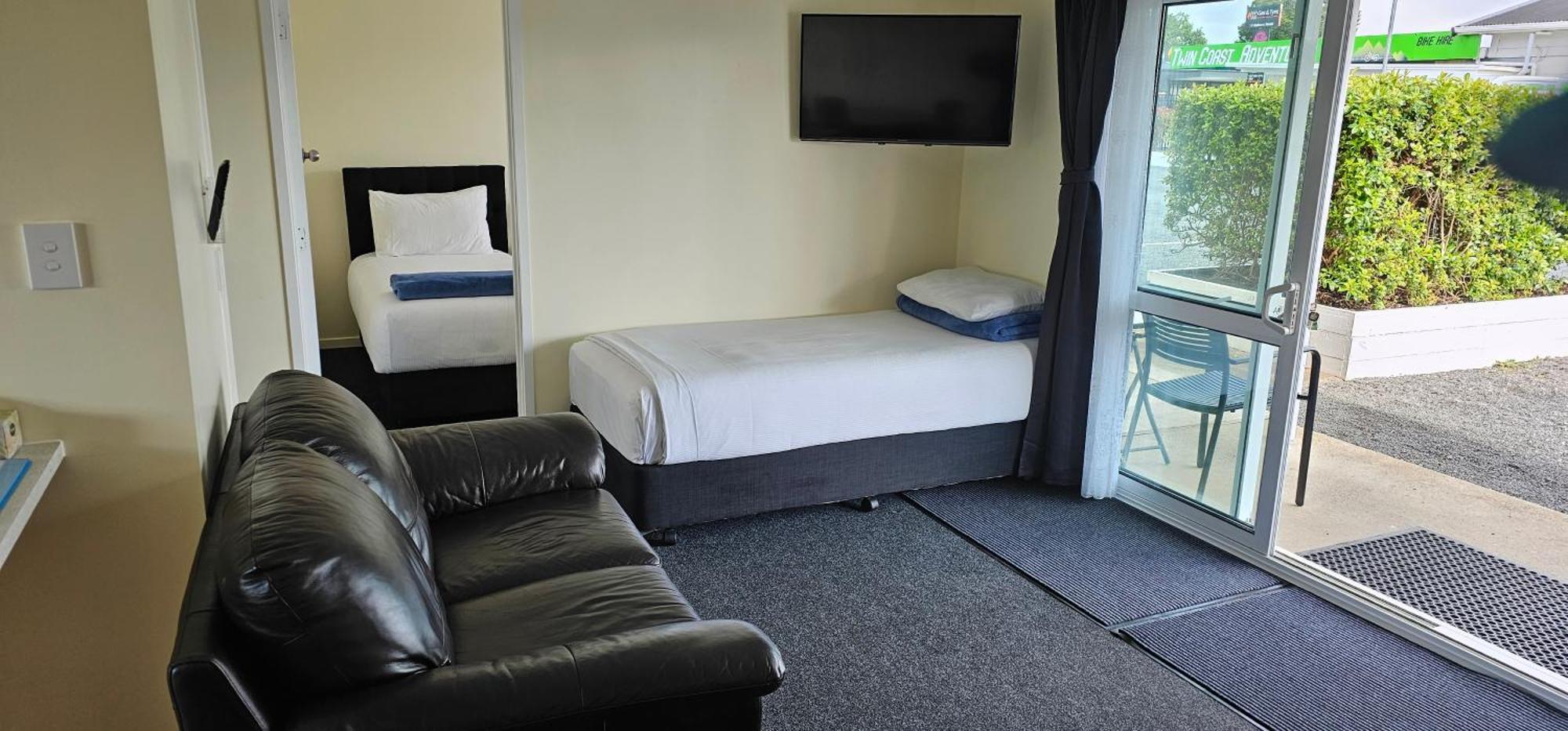 Twin Coast Adventures Motel Kaikohe Exterior photo