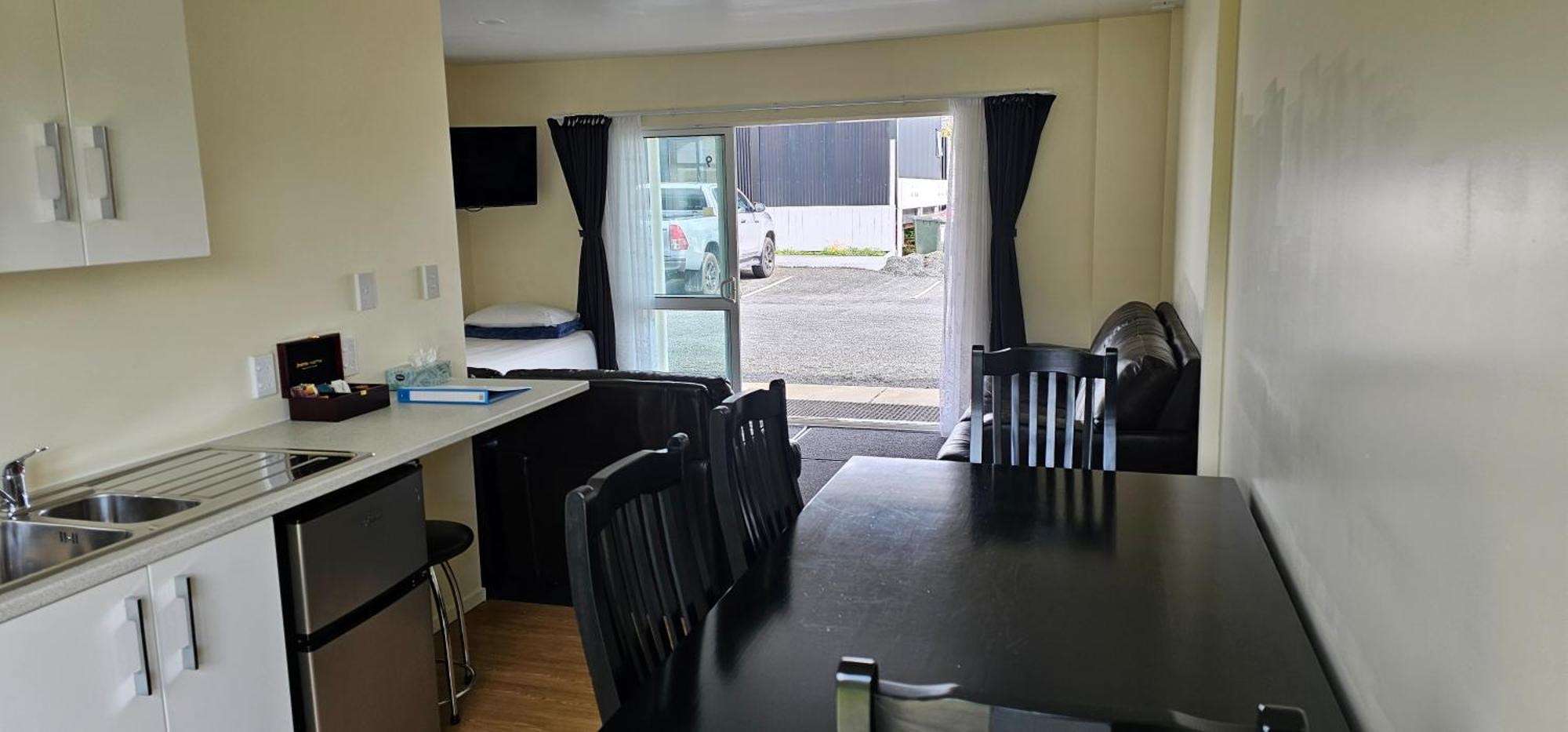 Twin Coast Adventures Motel Kaikohe Exterior photo