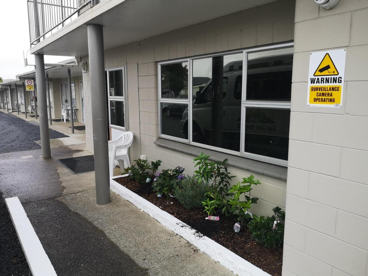 Twin Coast Adventures Motel Kaikohe Exterior photo